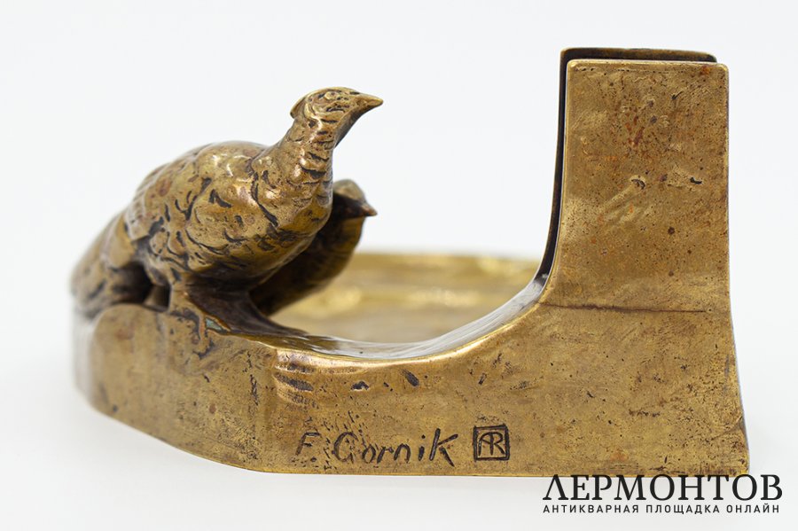 Лоток для мелочей с парными фигурами фазанов. Вена, автор F. Gornik, 20 в. Бронза.  