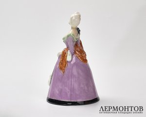 Статуэтка «Дама с платком». Майолика, Graniton, Чехословакия, 1920-е годы