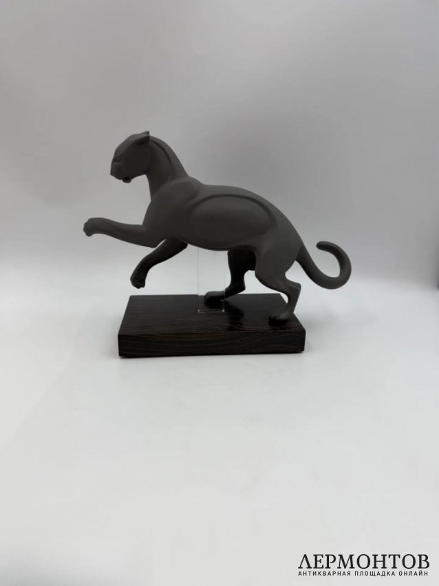 Скульптура «Пума» на постаменте. Фарфор, дерево, Lladro, Испания