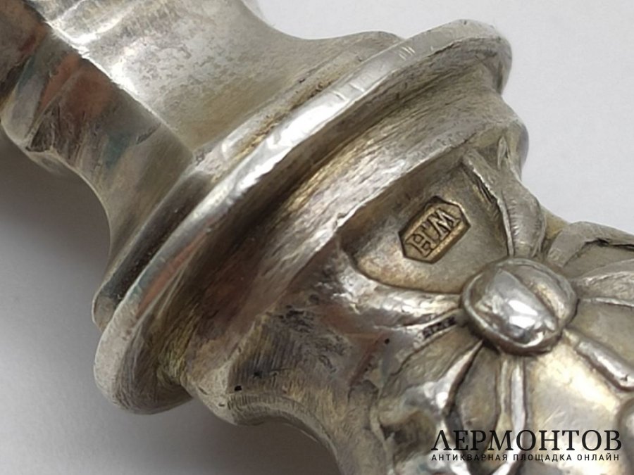 Лопатка с бантом. Серебро 84 пр. Российская империя, братья Хемпель, 1908-1915.