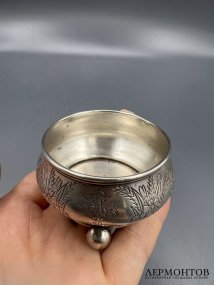 Солонка на ножках-шариках. Серебро 84 пробы, Россия, 1887 год