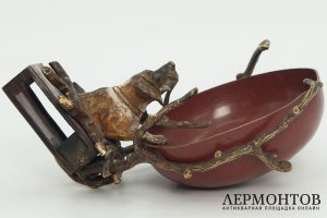 Пепельница с фигурой собаки. Австрия, Вена, начало 20 века. Бронза, литье, крашение.