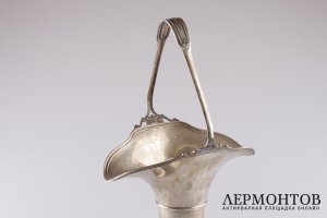 Высокая ваза с ручкой. Серебро 925 пробы. США, конец XIX века.