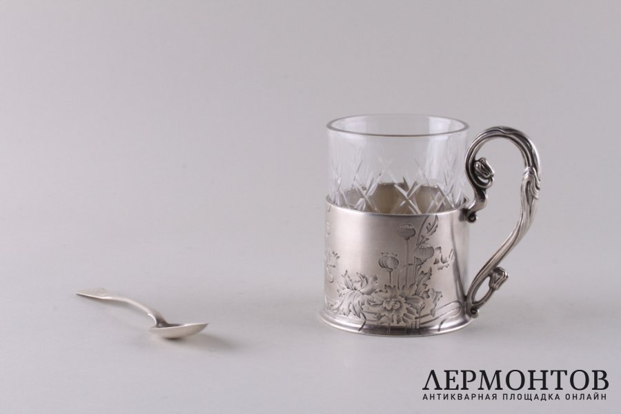 Подстаканник Маки со стаканом и ложкой. Серебро 84 пробы. Российская империя, 1908-17