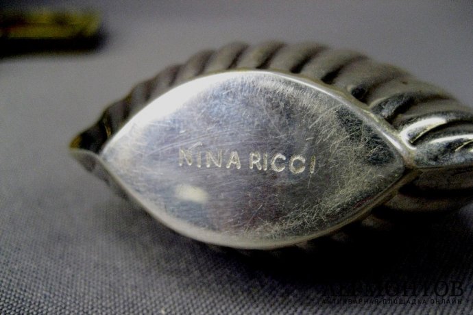 Флакон для духов Nina Ricci. Серебро 925 пробы. Англия, ХХ век.