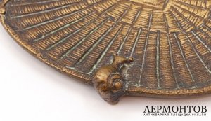 Лоток для мелочей овальной формы с фигуркой улитки. Австрия, г. Вена, 19 в. Бронза.