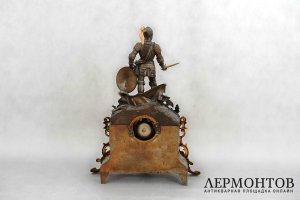 Каминные часы «Рыцарь». Бронза, мрамор. Франция, XIX век.