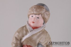 Статуэтка Мужичок с ноготок. СССР, Песочное, Первомайский фарфоровый завод.