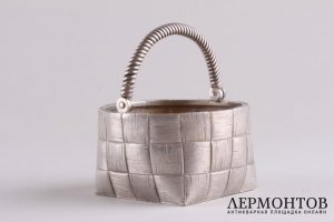 Солонка в виде плетеной корзинки. Серебро 84 пробы. Россия,1880-90 годы.