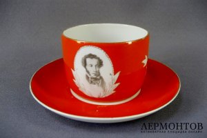 Чайная пара. Портрет А.С. Пушкина. Фарфор. СССР,  Дулево, 1949-1951 годы.