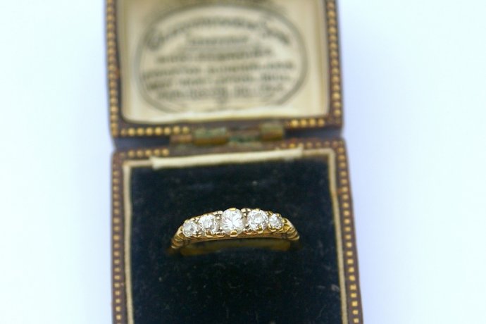 Золотое кольцо с бриллиантами старой огранки. Англия, 750 пр