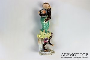 Фигурка. Обезьяна, играющая на бубне. Мейсен. Германия