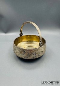 Конфетница «Ирисы» в стиле модерн. Серебро 84 пробы, А. М. Постников, Россия, 1899–1908 годы