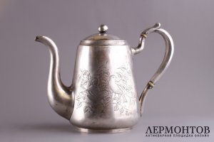 Чайник с изображением птичек на ветке. Серебро 84. Россия, Москва, 1899-1908 гг.