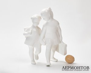 Статуэтка «Школьницы». Керамика, Keramia Znojmo, Чехословакия, 1951–1970 годы