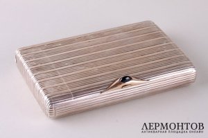 Портсигар рельефный с визитным отделом. Серебро 84, золочение. Россия, 1899-1908 гг.