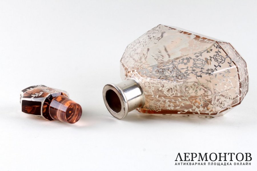 Графин из стекла цвета salmon. Серебро 925 пробы. Италия, 1935-1945 гг.