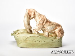 Статуэтка-ваза «Оттерхаунд с выдрой». Фарфор, Royal Dux, Австрия, 1910-е годы