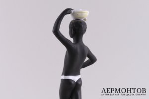 Статуэтка Африка.  СССР, ЛФЗ, скульптор Столбова, худ. Орлова, 1950-60е гг. Фарфор.