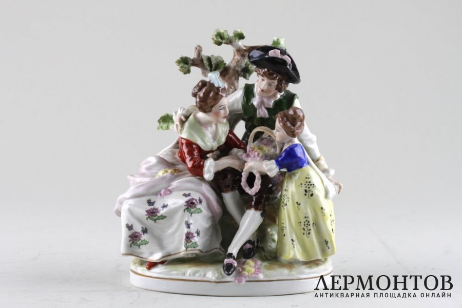 Статуэтка Семья. Фарфор. Фабрика SCHEIBE - ALSBACH. Германия. XX век.