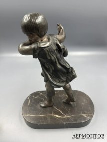 Скульптура «Девочка с Арлекином» в стиле ар-деко. Шпиатр, Франция, 1920–1930 годы
