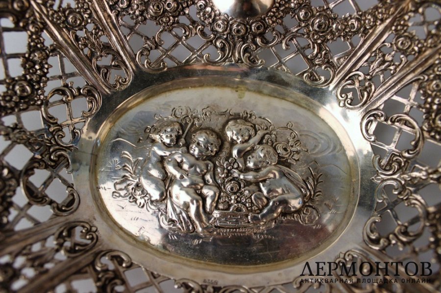 Ваза ажурная с путти. Серебро 835 проба. Европа. XX век.