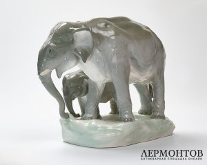 Статуэтка «Слониха и слоненок». Фарфор, Amphora, Чехословакия
