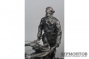 Скульптура Граф Скульптура Граф Толстой пашет. Формовщ Самойлин. Россия, 1913. Чугун.