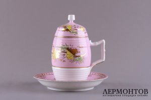 Чайная пара в виде бочонка. Россия, ф-ка М.С. Кузнецова, 1889-1917 гг.
