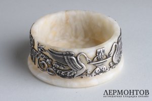 Солонка из камня. Фирма Болин. Серебро 84 пробы. Россия,начало 20 века. 