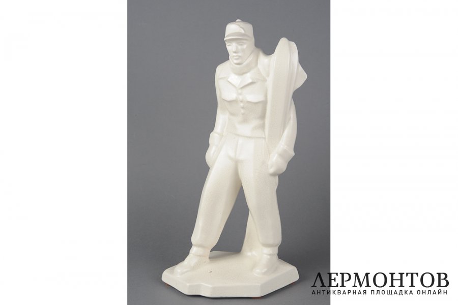 Статуэтка Лыжник в стиле Ар Деко. Франция. Автор модели Le Jan, 1930-е гг. Фаянс.