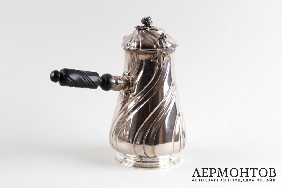 Шоколадник Leon Lapar в стиле рококо. Серебро 950 пробы. Франция, XIX в.