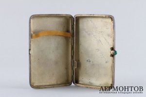 Портсигар с полихромными эмалями по скани. Москва, фирма И.П. Хлебникова. Серебро 88.