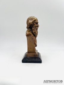 Бюст Л. Н. Толстого. Омеднённый сплав, камень, Россия, 1911–1915 годы
