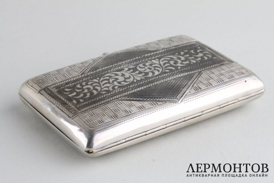 Портсигар, узор лыко. Серебро 84 пробы, чернь. Российская империя, 1899-1908.