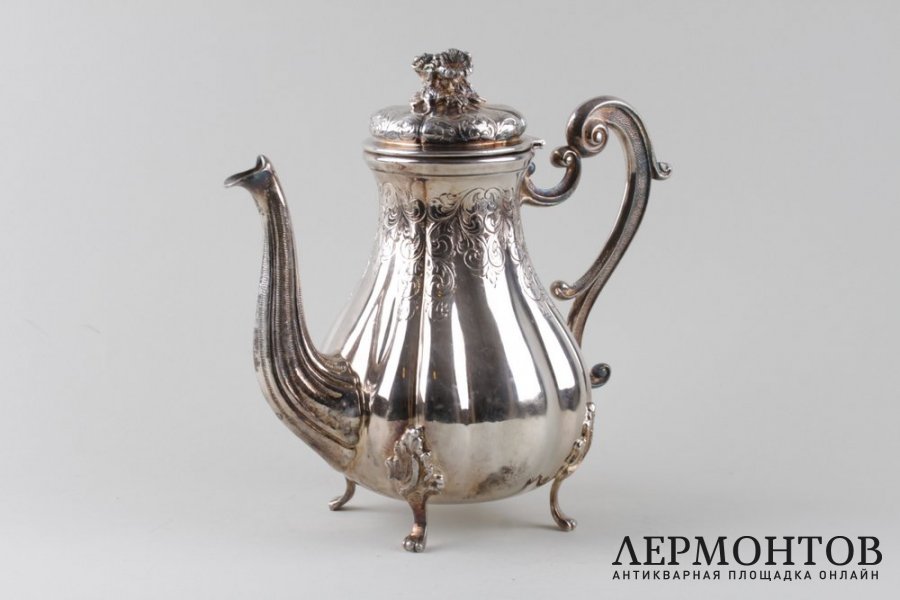 Кофейник в классическом стиле. Серебро 800. Италия, XX век.
