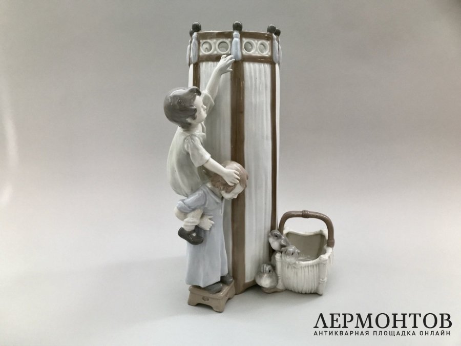 Статуэтка-ваза «Дети». Фарфор, Amphora, Австрия, 1900–1910 годы