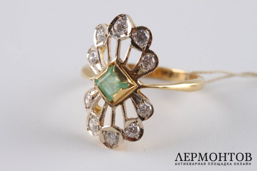 Перстень с изумрудом и бриллиантами. Золото 750. CCCР, 1970е