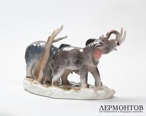 Статуэтка «Семья слонов». Фарфор, Iris, Клуж-Напока, Румыния, 1970–1980 годы