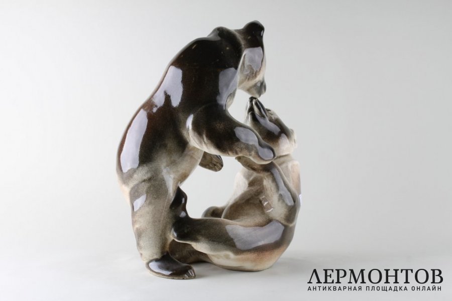 Играющие медвежата. Фарфор, аэрография, роспись. Чехословакия, до 1930-60е гг.
