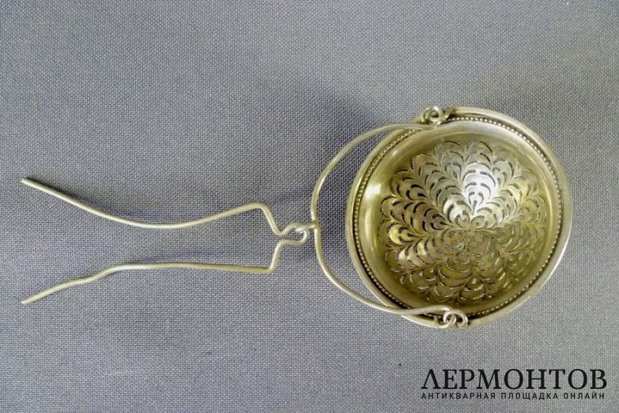 Ситечко для заварки. Серебро 950 пробы. Франция, XIХ век.