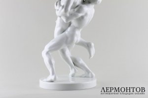 Статуэтка Борцы. Фарфор.  Фабрика Herend, Венгрия, подпись Farkas B., 1940-е гг.