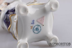 Статуэтка. Сборщица винограда. Фарфор, роспись. Royal Dux Bohemia, XX век.