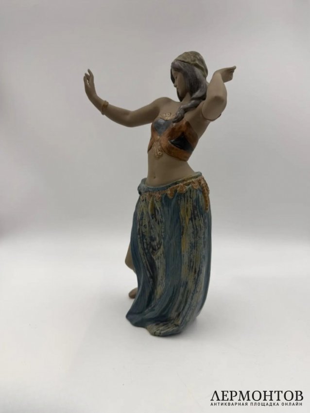 Статуэтка «Ритм Востока II». Фарфор грес, Lladro, скульптор Alfredo Llorens, Испания, 2005–2008 годы
