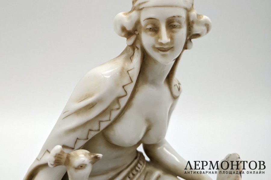 Статуэтка Наложница с павлином, ар-деко. Фарфор, роспись. Германия, 1920е