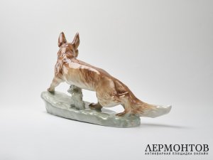 Статуэтка «Крадущаяся лиса». Фарфор, Royal Dux Bohemia, Чехословакия, середина XX века