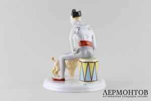 Фигурка Клоун с пуделем, сидящий на барабане, автор Kati Zorn. Фарфор. Германия