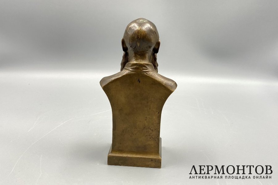 Бюст писателя Л. Н. Толстой. Россия, начало 20 века. Бронза.