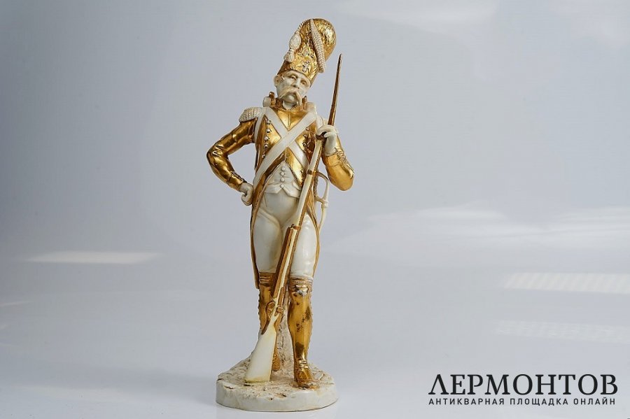 Фарфоровая композиция Часовой. Золочение. Германия, XIX век.