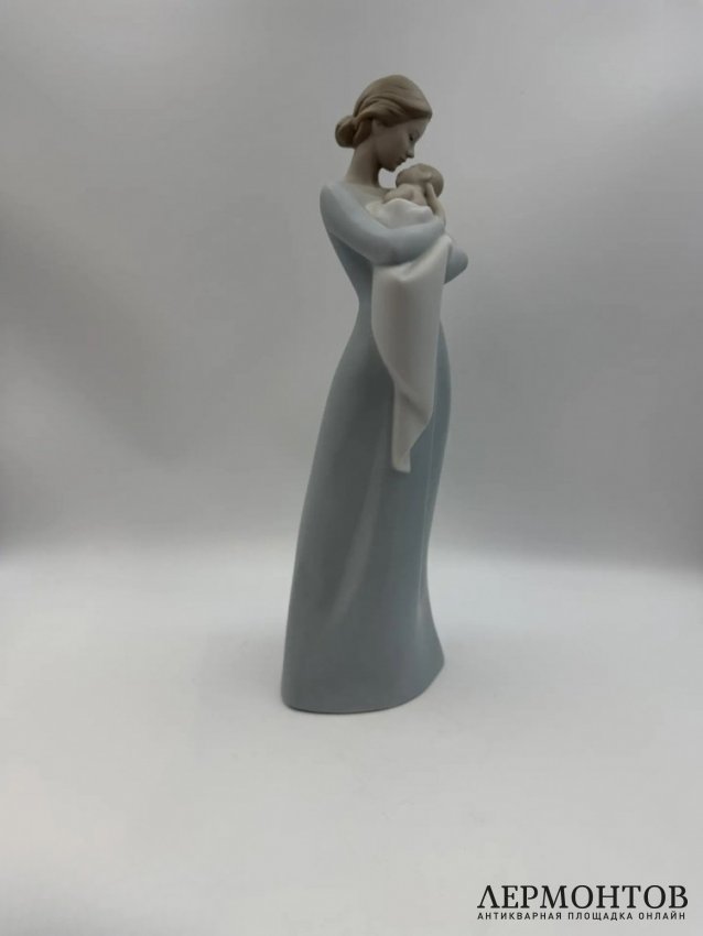 Статуэтка «Настоящая любовь» (A Mother's Embrace). Фарфор, Lladro, скульптор Marco Antonio Noguerón, Испания
